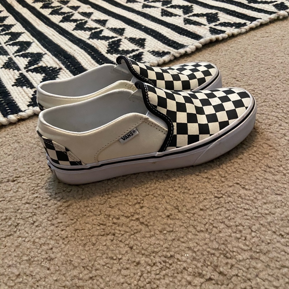 Vans black and white checkered
